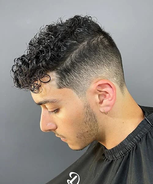 Σγουρό πάνω μέρος με έλεγχο όγκου και κίνηση.